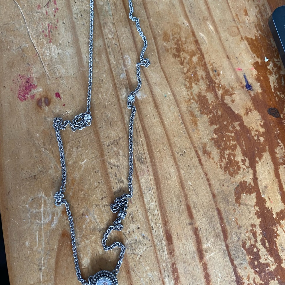 Elegant Silver Pendant Necklace - Picture 4 of 4